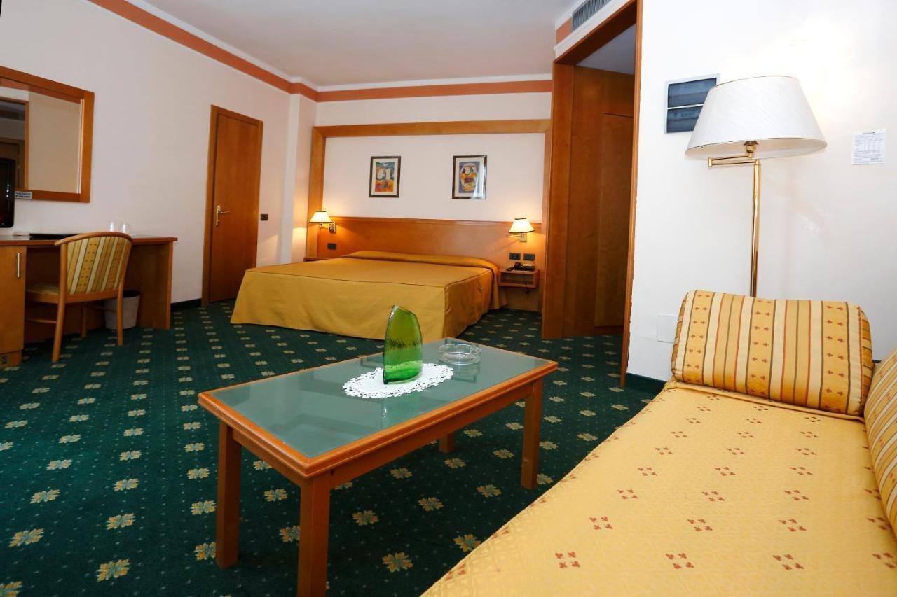 Hotel Estense Модена Екстер'єр фото